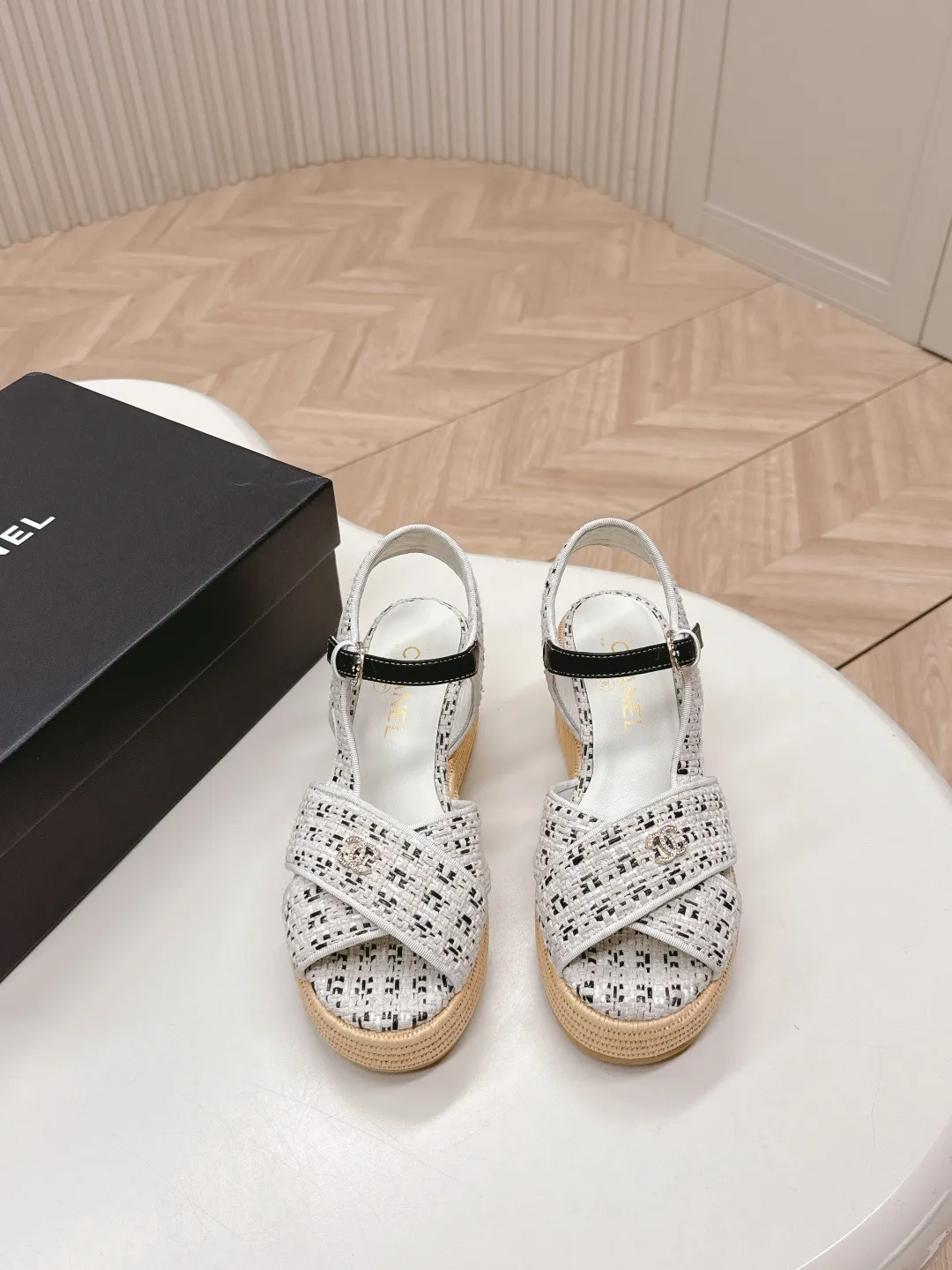 👟👟Ex-factory price 600👟👟 CHANEL Chanel 2025 new sandals and slippers series classic series every style is great rhombus platform sandals and slippers elegant and noble comfortable and versatile upper: sheepskin, woven cloth foot pads: sheepskin sole: rubber outsole size: 35-40